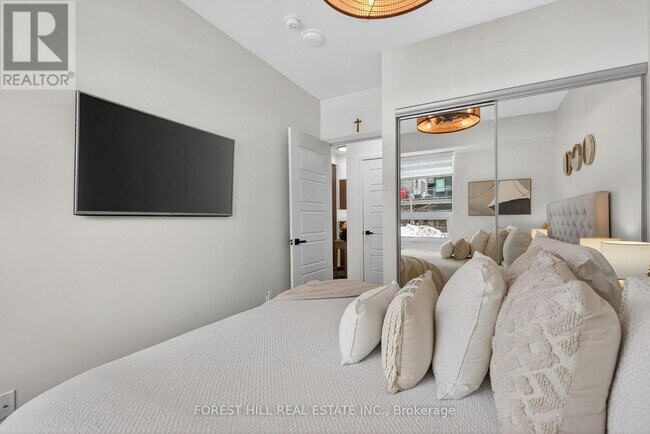 Photo du bâtiment - 301 Sea Ray Ave