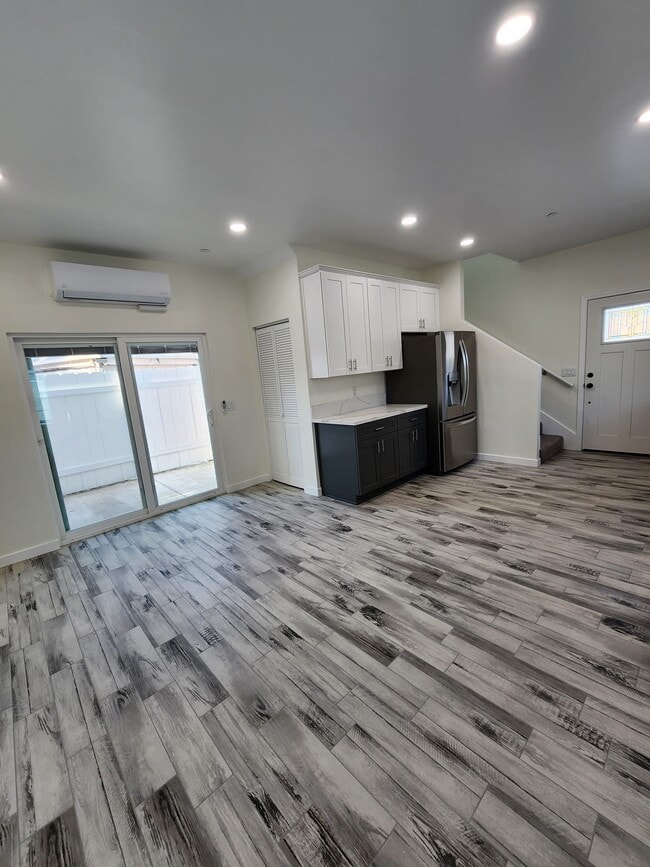 Building Photo - 508 Carlsbad St