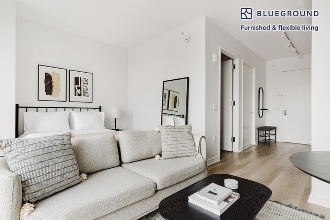 Building Photo - 275 S 5th St