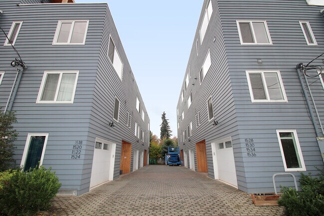 Building Photo - 1536 N Blandena St