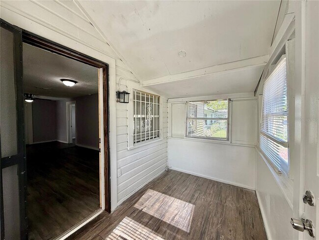 Foto del edificio - 3505 E Shadowlawn Ave