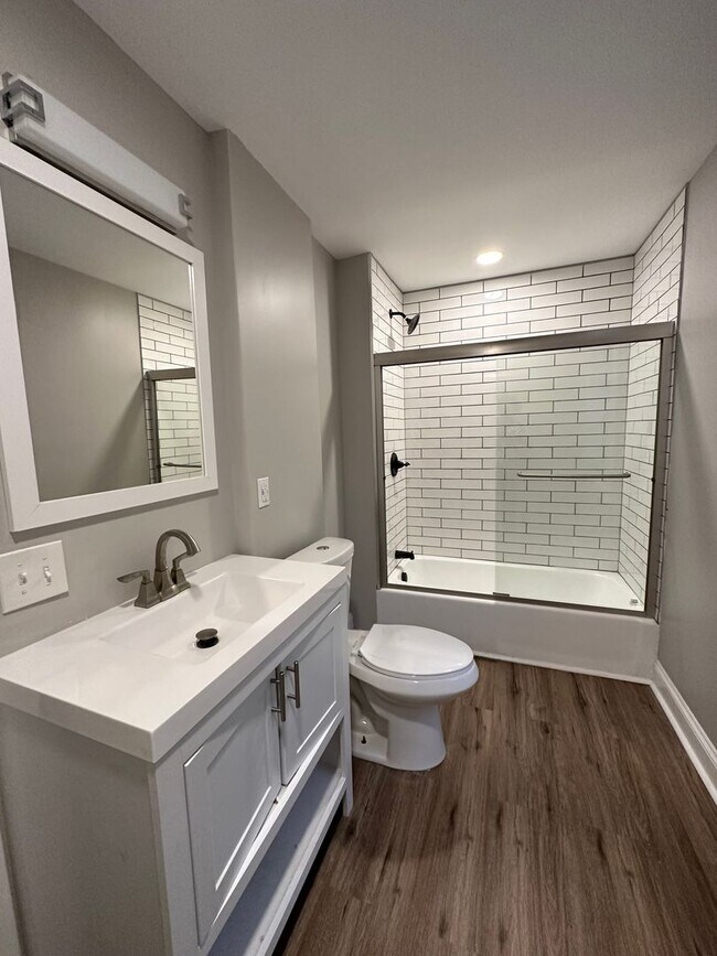 Building Photo - West Side 4-Bed UPDATED Single-Family - Av...
