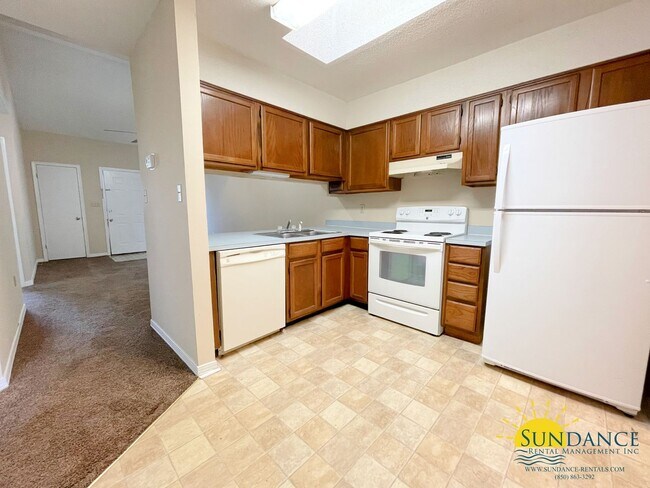 Foto del edificio - Nice 2 Bedroom Unit Close to Both Bases!