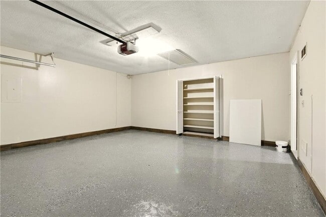 Building Photo - 200 Pine Bridge Trail