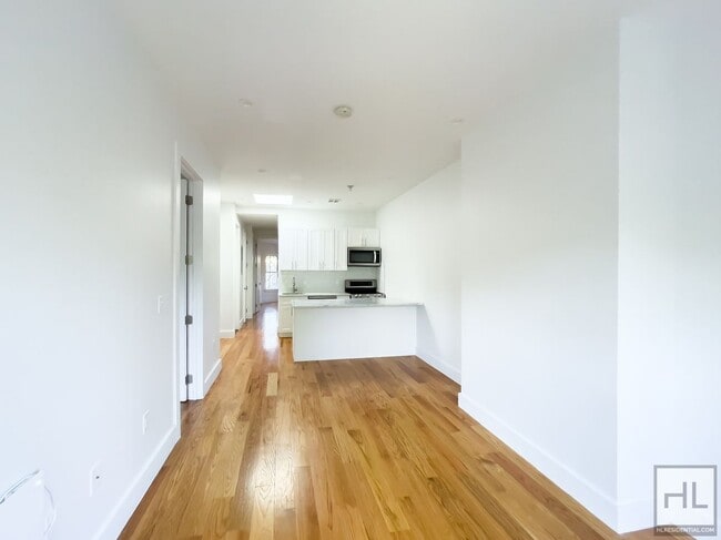 Building Photo - CROWN HEIGHTS / Amazing Sunlit 3-Bed 2-Bath