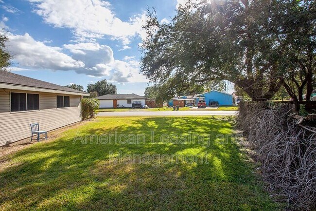 Building Photo - 2510 Saba Ln