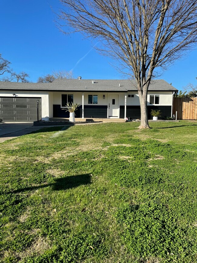 Building Photo - 5709 Angelina Ave