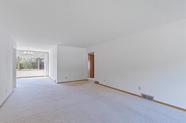 Foto del edificio - 822 W Pleasant St