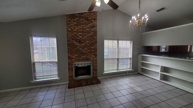 Building Photo - Cute Mesquite home!  Move in ready