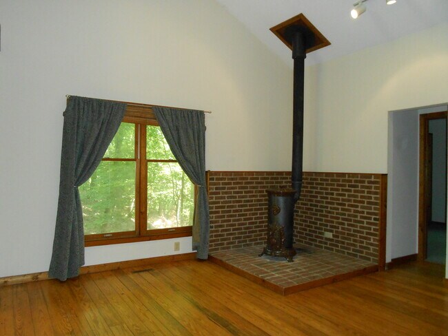 Building Photo - 96 Woodside Trl