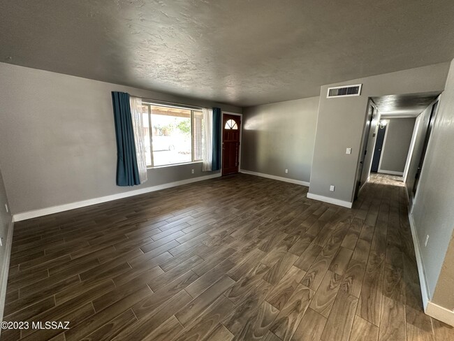 Building Photo - 7032 N Northlight Dr