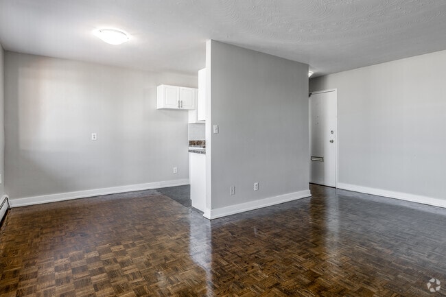1BR, 1BA - 565SF - Dining Room/Living Room - 16 Champlain Avenue