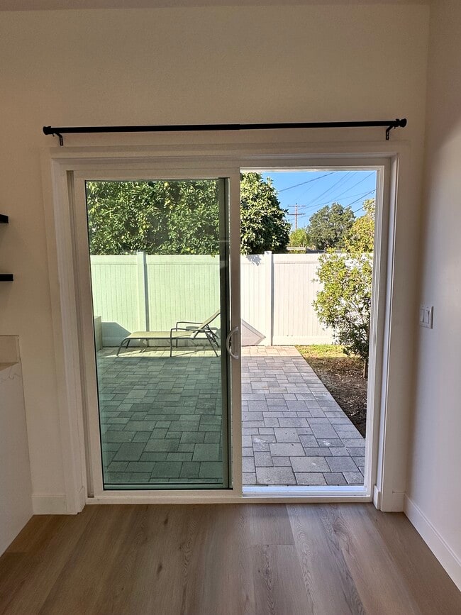 Foto del edificio - 3617 W Victory Blvd