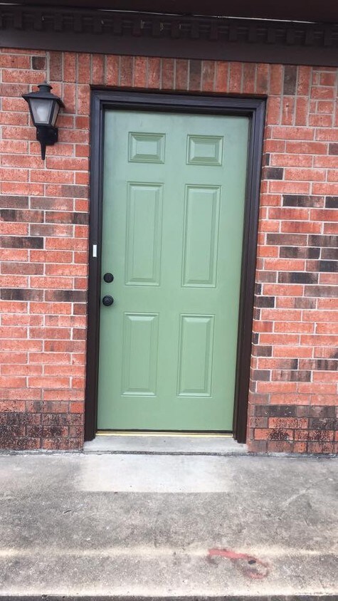 Primary Photo - 1812 Ridgefield Ave