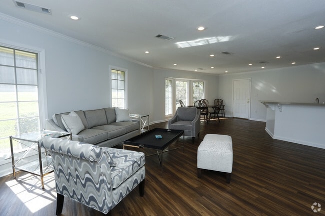 Clubroom - Vieux Carre Apartments