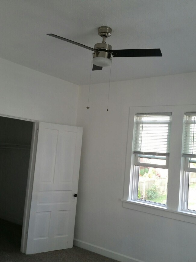 BR1 w/ walk-in Closet - 765 Alpine St