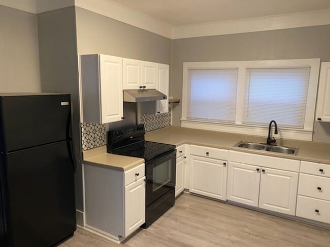 Building Photo - 1611 Castle St