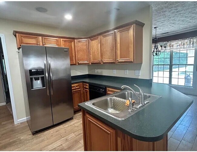 Foto del edificio - 4031 Somerset Ct