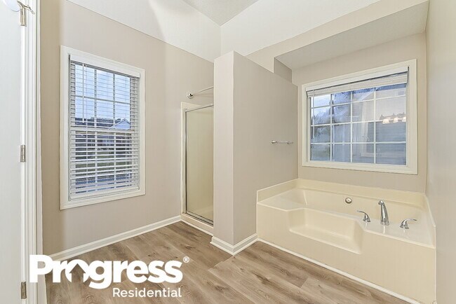 Building Photo - 915 Castlerock Way