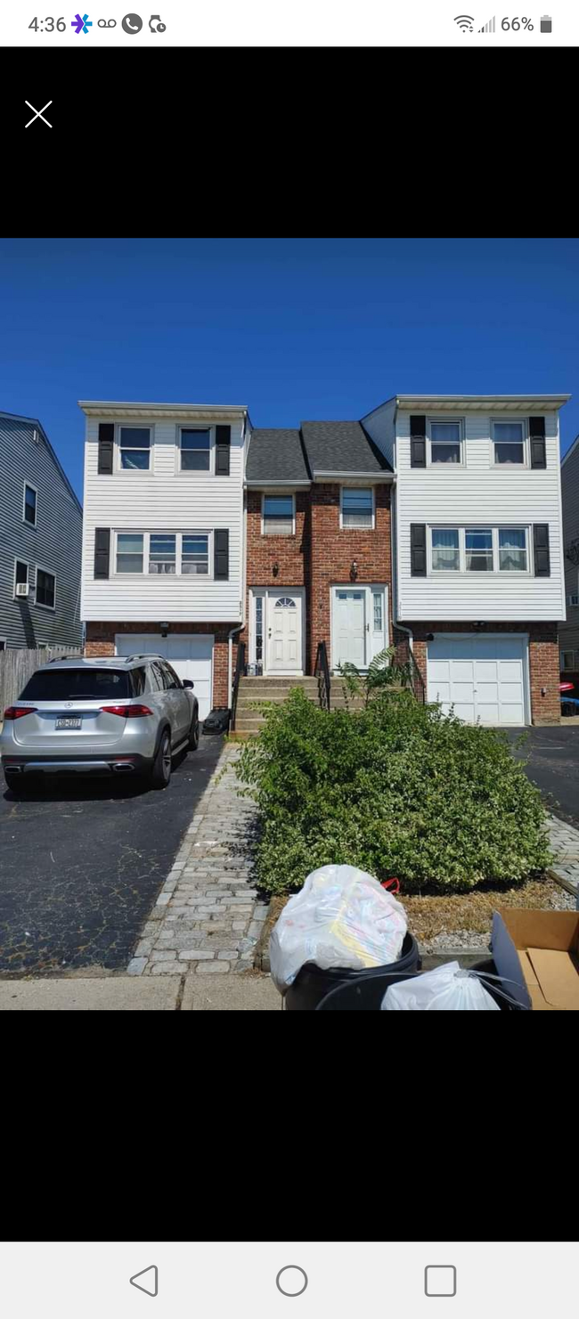Building Photo - 2517 Cedar St