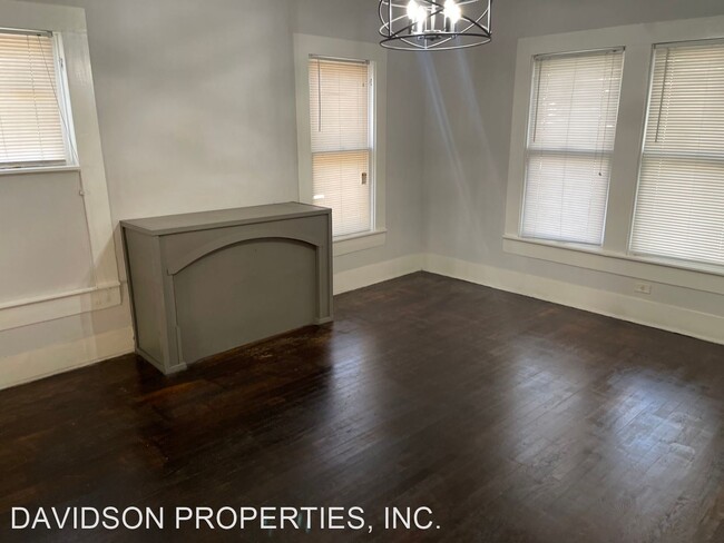 Building Photo - 3 br, 1 bath House - 702 E Evergreen Ct