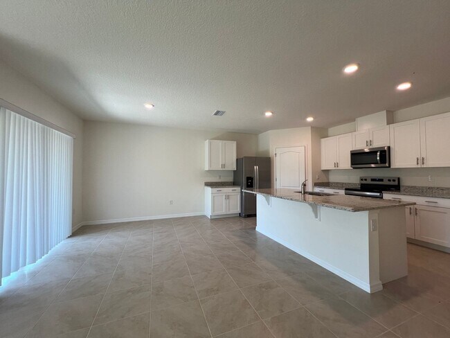 Foto del edificio - Brand New! 4 Bedroom, 2 Bathroom home in t...
