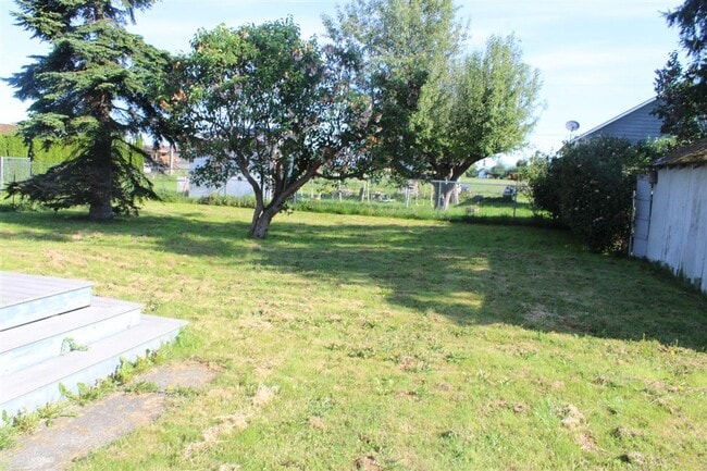 Foto del edificio - 1 Bedroom- Single Family Home with Large Yard