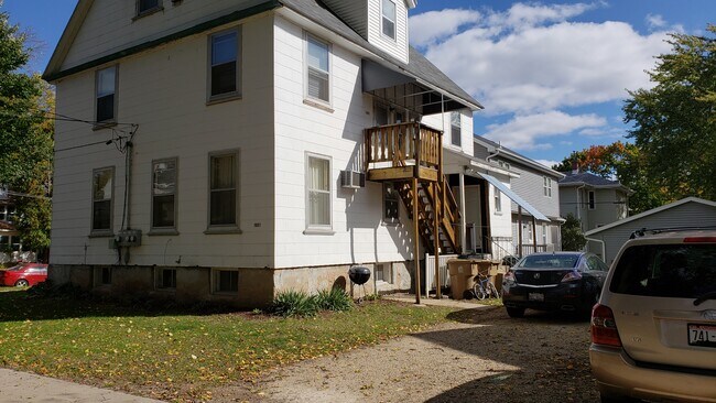 Atrás - 1601 Madison St