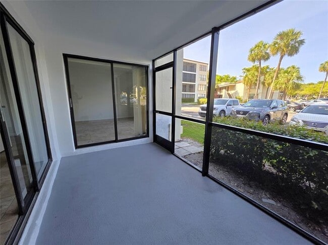 Building Photo - 2320 S Cypress Bend Dr