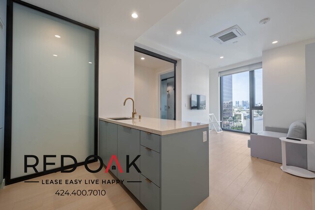Foto del edificio - ~8 Weeks FREE~ Fully Furnished, Luxury Pri...
