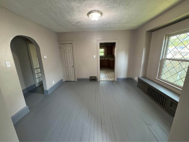 Building Photo - 1825 Roosevelt Ave NE