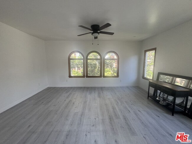 Building Photo - 245 N Swall Dr