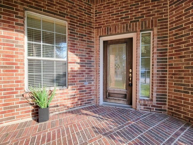 Building Photo - 13935 Charterhouse Way