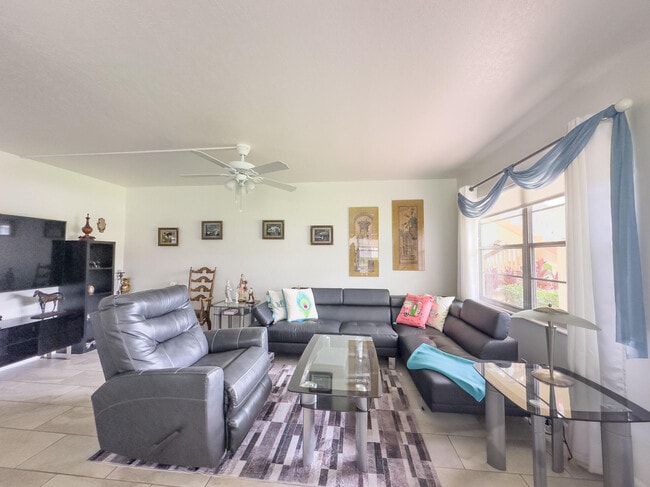 Foto del edificio - 127 Mansfield D