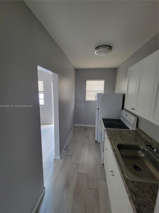 Foto del edificio - 1720 NW 1st Pl