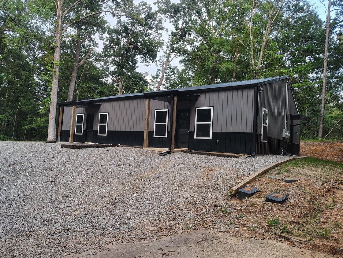 Building Photo - Airview Drive A