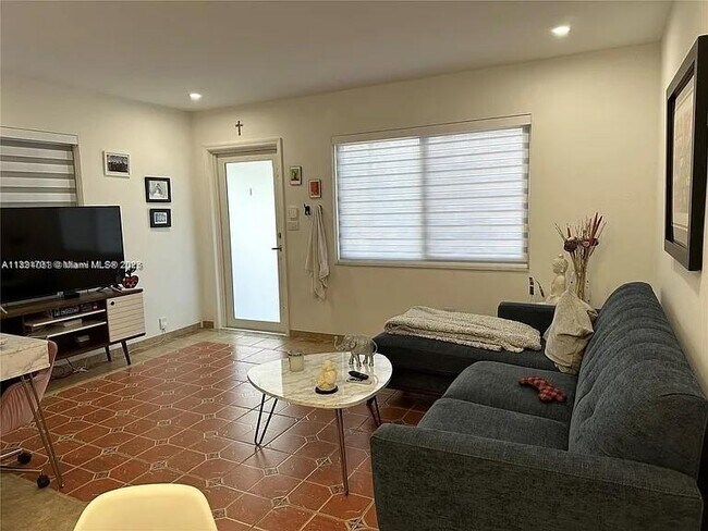 Foto del edificio - 4485 SW 7th St
