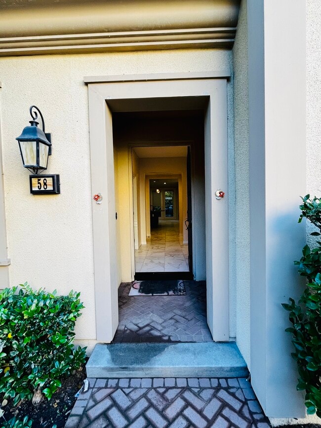 Main Entrance - 58 Lupari