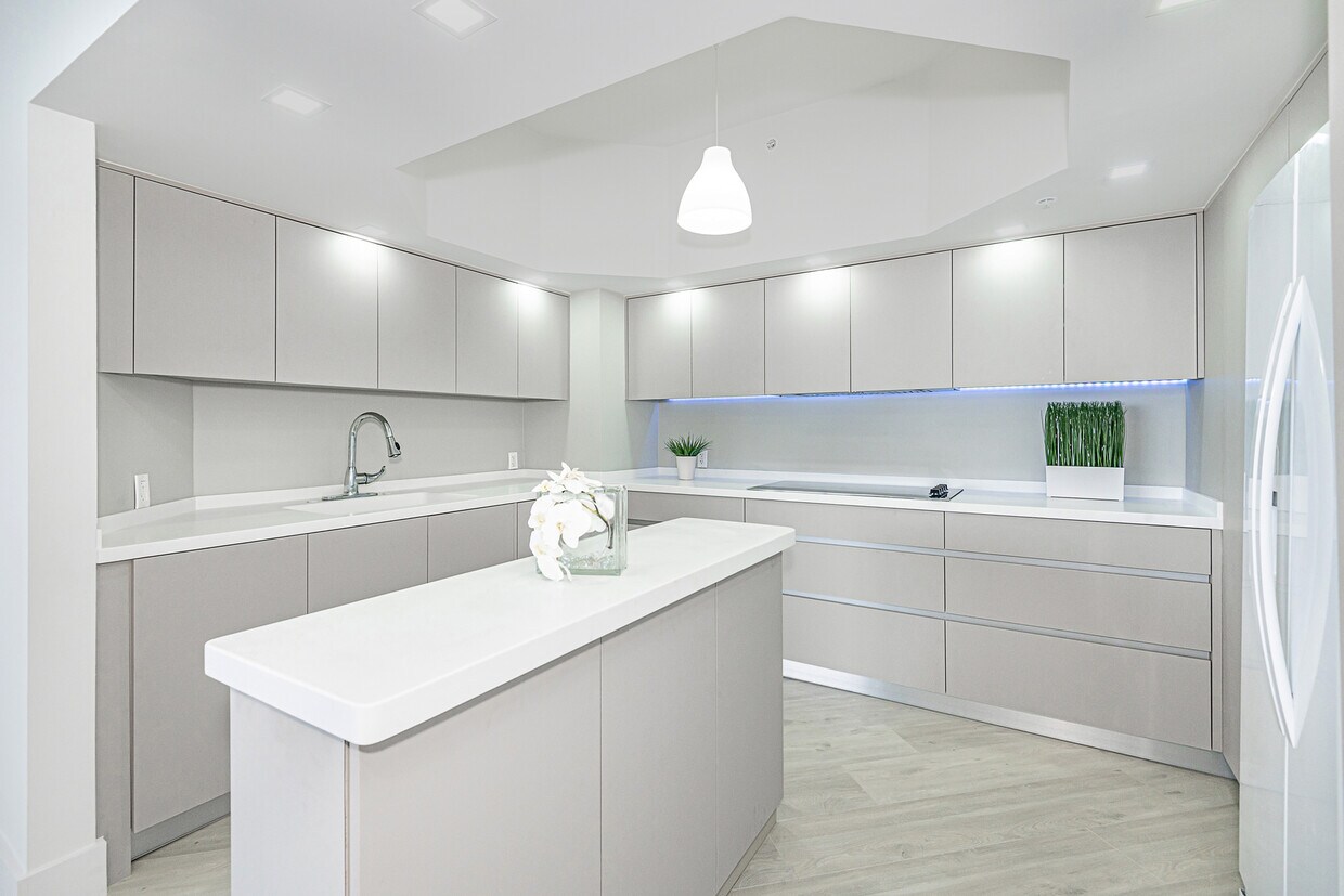 Building Photo - 6301 Collins Ave