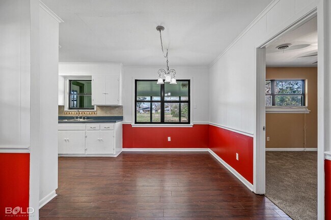 Foto del edificio - 1213 Jane Ln