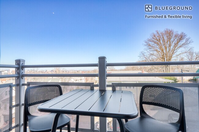 Building Photo - 30 Iroquois St