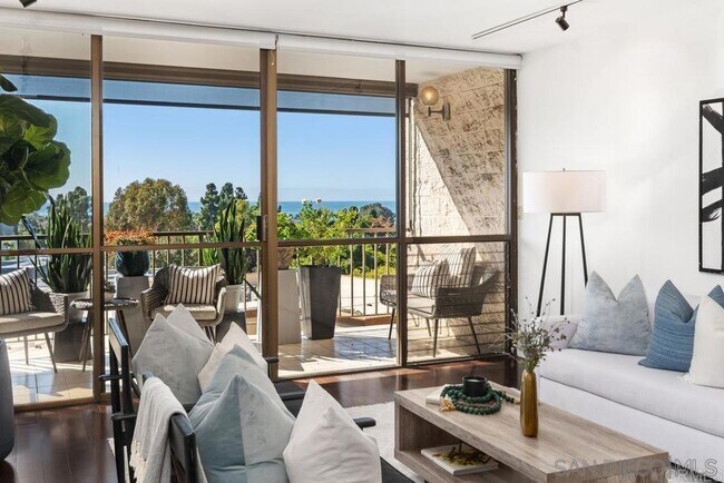 Building Photo - 2500 Torrey Pines Rd