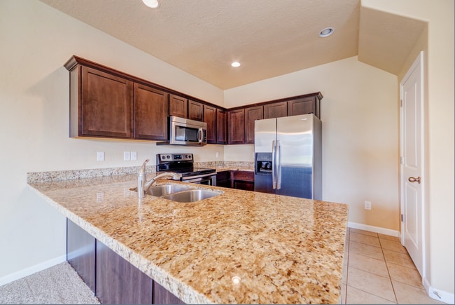 Building Photo - 4299 N Cresthaven Ln
