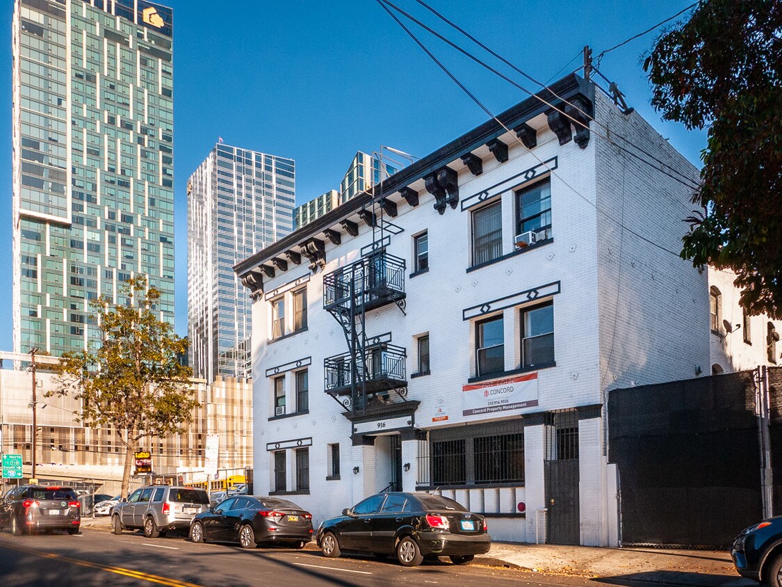 Foto principal - 916 Georgia St