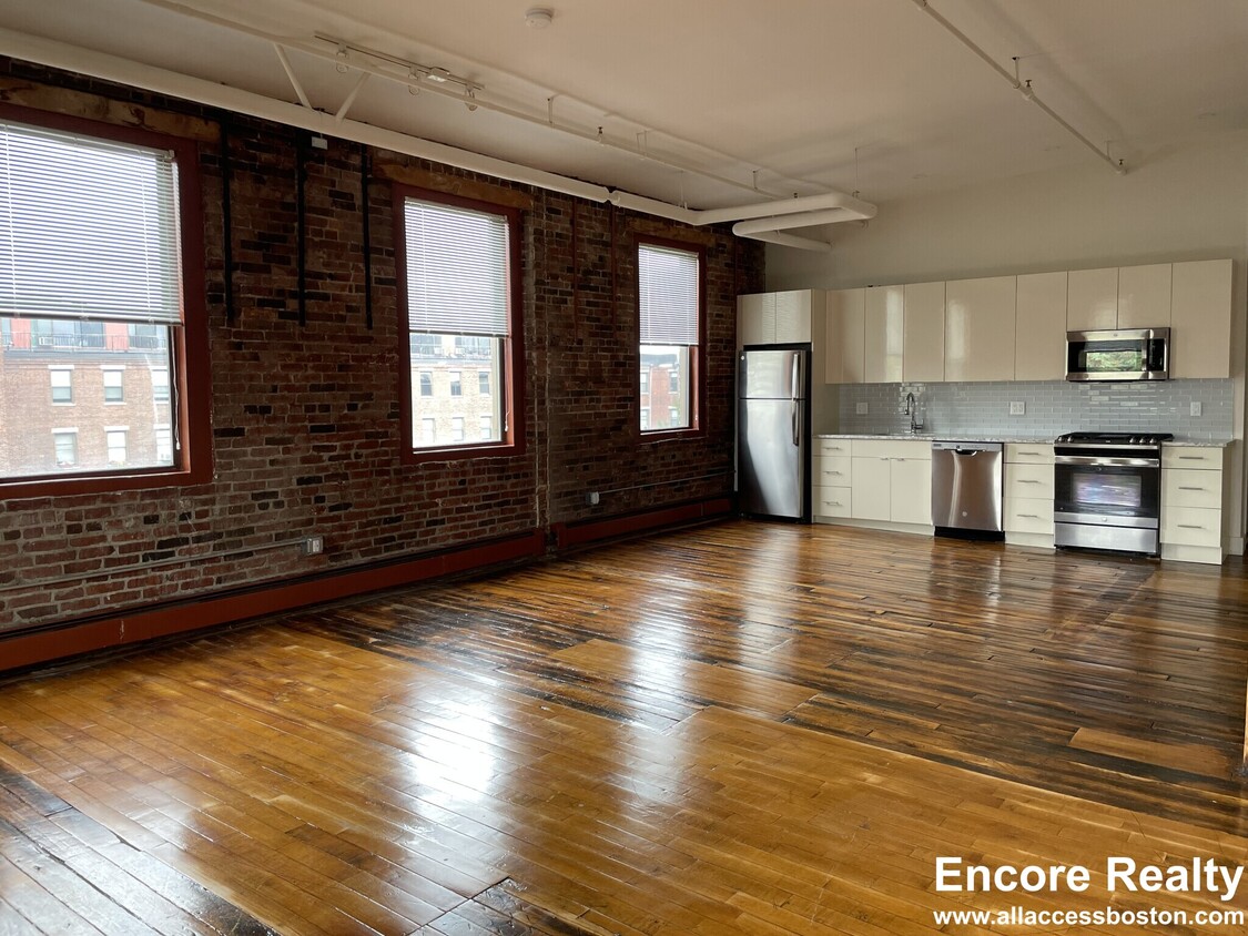 Primary Photo - 804 Tremont St
