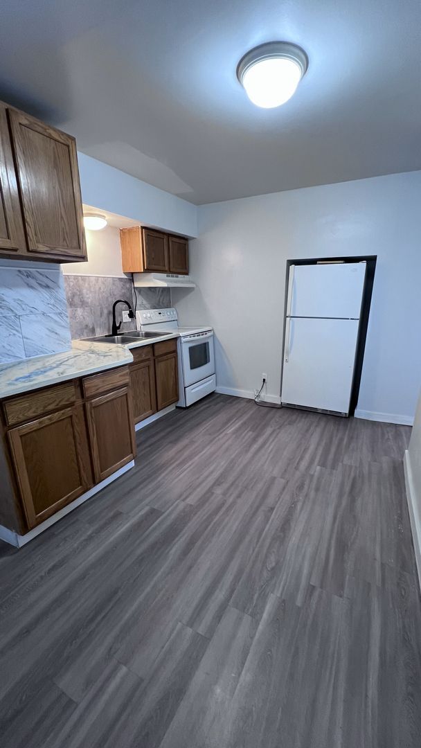 Foto del edificio - 1 bed / 1 bath Triplex in North east spokane