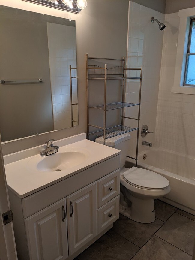 Foto del edificio - 3 BEDROOM 1.5 BATH---MOLINE ACRES