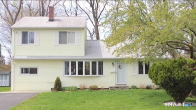 Building Photo - 61 Kenilworth Dr W