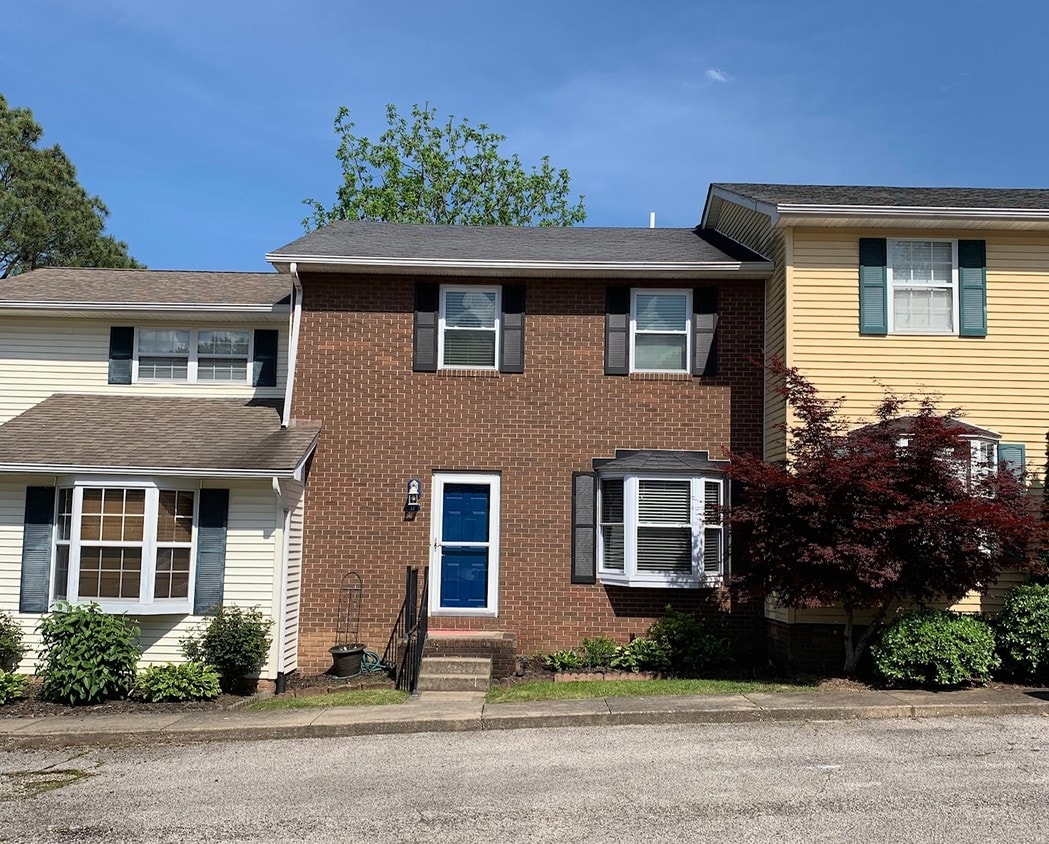 17 Carriage Way, Hurricane, WV 25526 Townhome Rentals in Hurricane WV