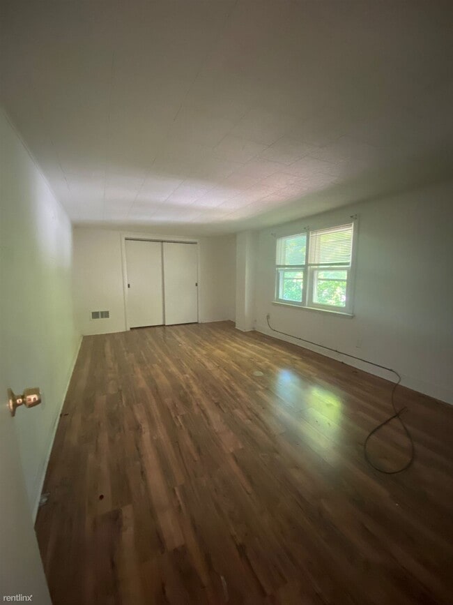 Building Photo - 3 br, 1 bath House - 27 Hawthorne Ave